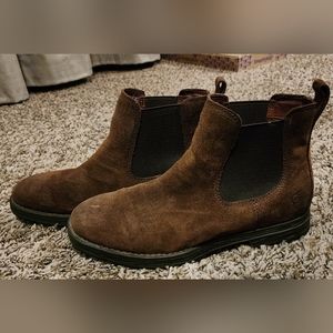 Mens BORN leather slip on boots - size 9